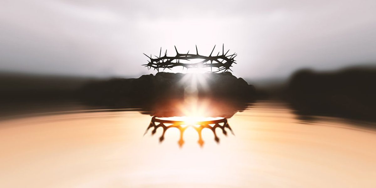 The inversion of the crown of thorns and the crown, which symbolizes Jesus' suffering and trials, symbolizes the death of the Savior and the resurrected King, background for Passion Week.